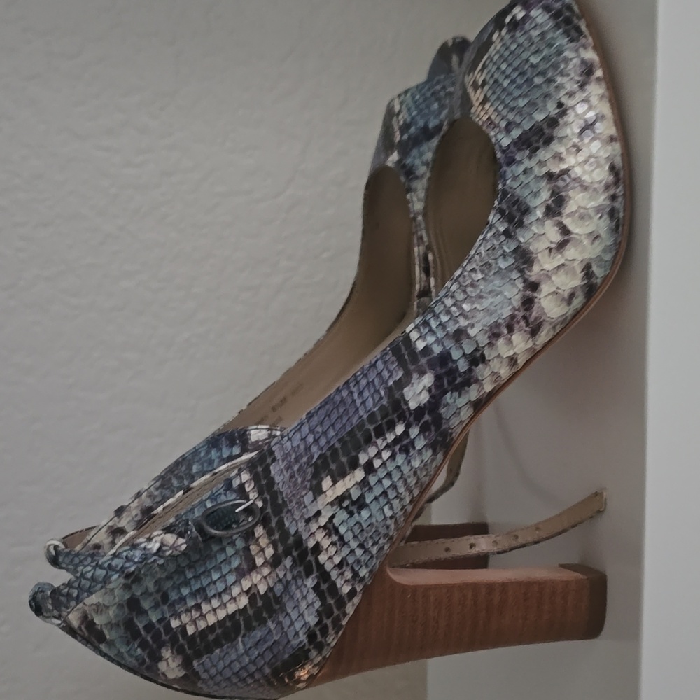 NEW, Johnston & Murphy, Blue Snakeskin Heels, Sz 8.5 - Picture 4 of 10